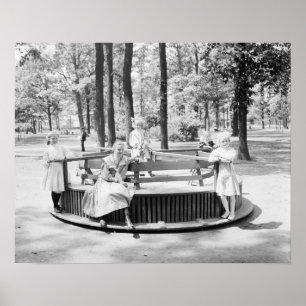 Meisjes op Merry-Go-Round, 1910.  foto Poster