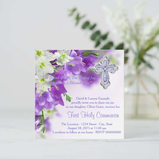 Meisjes Paarse Bloemenkruis Eerste Communie Kaart (Staand voorkant)