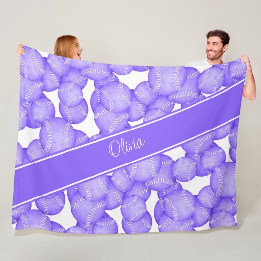 Meisjes paarse Softballs Patroon Monogrammed Fleece Deken (In situ)
