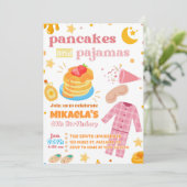Meisjes Pannenkoeken en Pyjama Verjaardag Uitnodig Kaart (Staand voorkant)