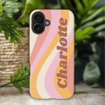 Meisjes Retro  Wave Persoonlijke naam iPhone 16 Plus Hoesje<br><div class="desc">Girly Retro Wave Personalized Name iPhone 16 Plus Phone Cases is voorzien van een retro golf in de kleuren roze, sinaasappel en wit met uw persoonlijke naam in een stijlvol, trendy script met accenten. Personaliseer door de tekst in het bijgeleverde tekstvak te bewerken. Perfect voor verjaardagen, kerst, Moederdag, baby showers,...</div>