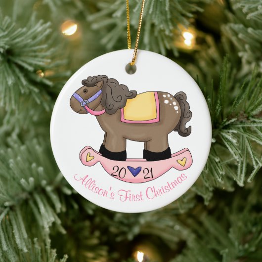 Meisjes Rocking Paard Baby's Eerste Kerstmis Keramisch Ornament (Boom)