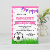 Meisjes Roze Voetbal Verjaardagsfeestje Uitnodigin Kaart (Staand voorkant)