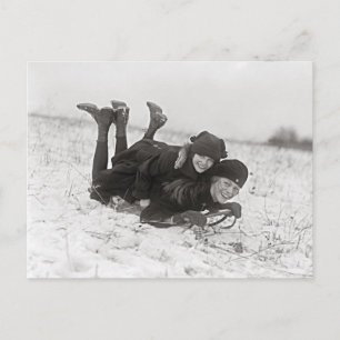 Meisjes sleeën, 1915 briefkaart