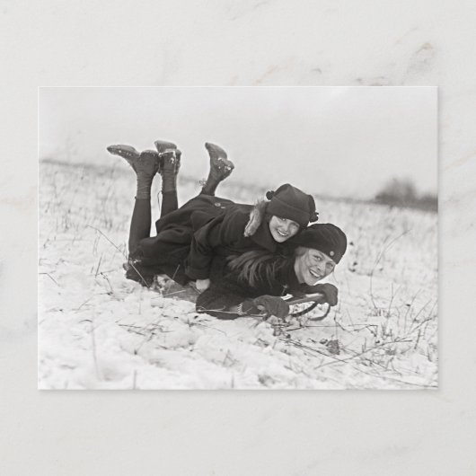 Meisjes sleeën, 1915 briefkaart (Voorkant)
