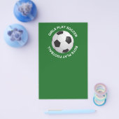 Meisjes spelen voetbal, jongens spelen football flyer (Enkel)