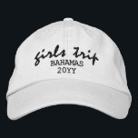 Meisjes Trip Moderne Script Typografie gepersonali Geborduurde Pet<br><div class="desc">Girls Trip Modern Script Typography Gepersonaliseerde aangepaste geborduurde honkbal Pet is voorzien van de eenvoudige moderne geborduurde tekst "Girls Trip" met uw persoonlijke locatie en datum of jaar. Perfect voor je volgende reis. Creëer door Evco Studio www.zazzle.com/store/evcostudio</div>