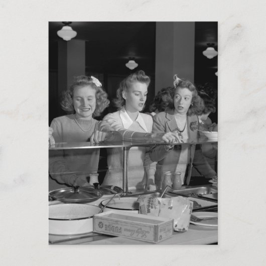 Meisjes van de middelbare school, jaren 1940 briefkaart (Voorkant)