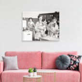 Meisjes van de middelbare school koken, 1935 canvas afdruk (Insitu (Woonkamer))