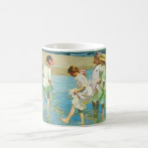 Meisjes Wandelen in Water aan de Kust Koffiemok