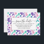 Meisjes Waterverf Mermaids Tales Seashells Patroon Save The Date<br><div class="desc">Dit meisjespatroon en artsy is perfect voor het vermaide liefhebbende meisje. Het bevat handbeschilderde blauwgroen groene, violette paarse, wazige roze en roze waterverf mermaids, zeemeermin en een verscheidenheid aan seizoenshells bovenop een eenvoudige witte achtergrond. Het is , leuk, leuk en speels. Stijlvol met dit handbeschilderde patroon van de kunstenaar van...</div>