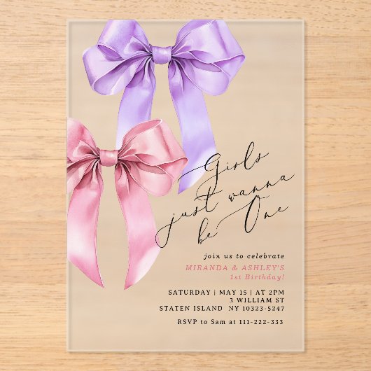 Meisjes willen gewoon een tweeling zijn 1e verjaar acryl uitnodigingen (Voorkant)