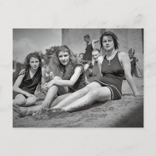 Meisjes Zonnebaden, Vintage van 1920 Briefkaart (Voorkant)