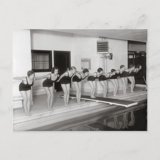Meisjes Zwem Team, 1930 Briefkaart (Voorkant)