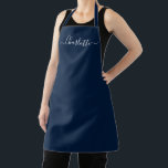 Meisjesachtig donker marineblauw aangepaste script schort<br><div class="desc">Persoonlijk donker marineblauw aangepast modern script naam tekst monogram effen kleur meisjesachtig stijlvol elegant chic donker marineblauw en witte tekst keuken Schort. Aanpassen,  personaliseren met naam,  citaat,  frase of tekst.
Geweldig voor koks,  chefs,  pottenbakken,  keramiek,  handwerk,  werk,  keuken,  bakken,  bbq,  grill,  enz</div>