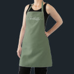 Meisjesachtig olijfgroen aangepast script naam ele schort<br><div class="desc">Persoonlijk olijfgroen aangepast modern script naam tekst monogram effen effen kleur eenvoudig meisjesachtig stijlvol elegant chic olijfgroen en witte tekst keuken Schort. Aanpassen,  personaliseren met naam,  citaat,  frase of tekst. Geweldig voor koks,  chefs,  pottenbakken,  keramiek,  ambachten,  werk,  keuken,  bakken,  bbq,  grill,  enz</div>