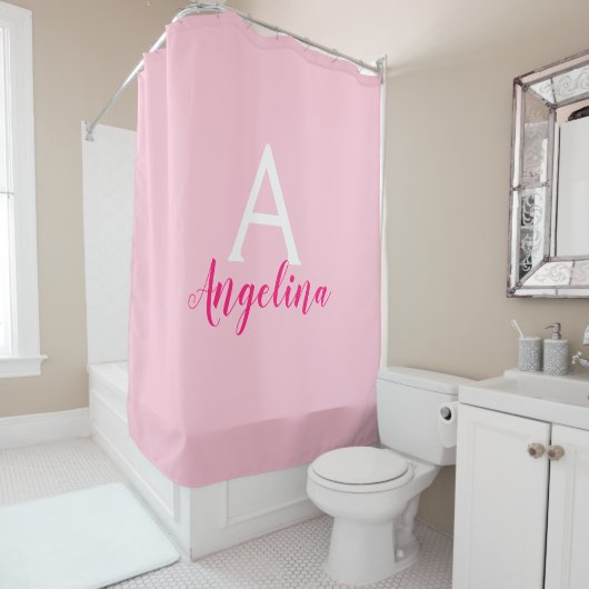 Meisjesachtige Blush Roze, Wit & Hot Pink Monogram Douchegordijn (In situ)