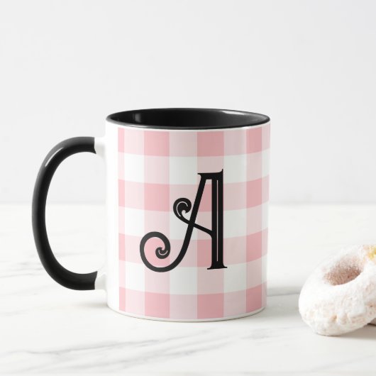 Meisjesachtige roze en zwarte mok met aangepaste m (Met donut)
