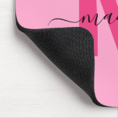 Meisjesachtige Roze Monogram Naam in Scriptlettert Muismat (Hoek)