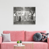 Meisjesavondje uit, 1938 canvas afdruk (Insitu (Woonkamer))