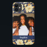 Meisjesgele blauwe Waterverf Floral Foto naam Case-Mate iPhone Case<br><div class="desc">Meisjes- en telefoonbehuizing met jouw naam in een elegant curvy-weergavepatroon op een diepe blauwe achtergrond en een plaatsaanduiding voor uw foto. Dit prachtige ontwerp is gemaakt op een prachtig acrylpatroon van felgele bloemen op een diepe blauwe achtergrond.</div>