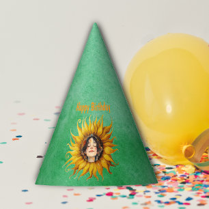 Meisjesgezicht in grote gele zonnebloem Verjaardag Feesthoedjes