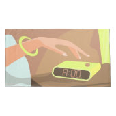 Meisjeshand die de alarmklok aandrukt kussensloop (Achterkant-Links)