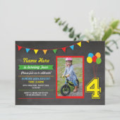 Meisjesjongens met vier vierde foto kaart (Staand voorkant)