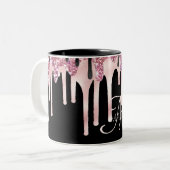Meisjeslegant zwart monogram roze naam tweekleurige koffiemok (Voorkant links)