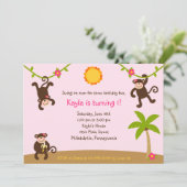 Meisjesmonkeying rond 7x5 Uitnodiging (Staand voorkant)