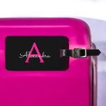 Meisjesmonogram naam van hot-roze zwart script bagagelabel<br><div class="desc">Zwart en Hot Pink Monogram Voeg je eigen naam Script Bagagetas Label De tas label maakt de perfecte lieve 16 jarige,  bruiloft,  vrijgezellenfeest,  baby shower of vrijgezellenfeest cadeau voor iemand het versieren van haar kamer in stijl.</div>