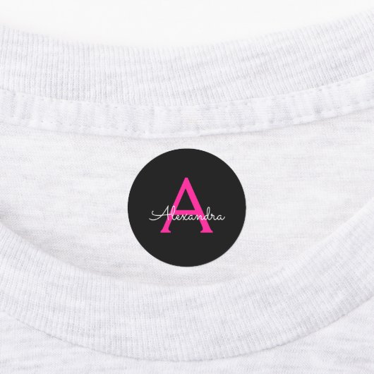 Meisjesmonogram naam van hot-roze zwart script labels (Aangebracht)