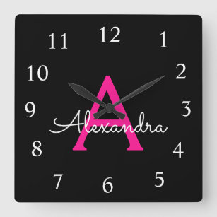 Meisjesmonogram naam van hot-roze zwart script vierkante klok