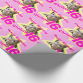 Meisjesnaam foto 16e verjaardag roze & gele ster cadeaupapier (Hoek)