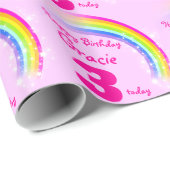 Meisjesnaam regenboog op 3e verjaardag gepatterde  cadeaupapier (Rol Hoek)