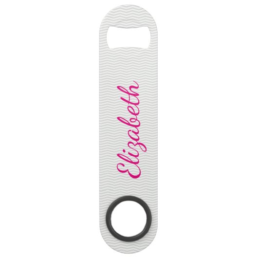 Meisjesscriptnaam met klassieke grijze Chevron Speed Flessenopener (Achterkant)