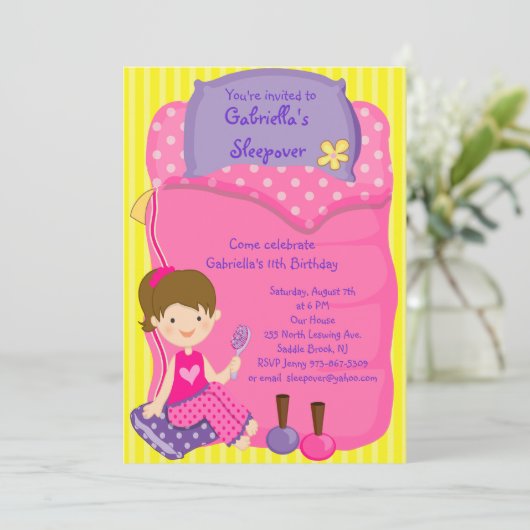 Meisjesslaapzak Slaaepover Birthday Invitation Kaart (Staand voorkant)