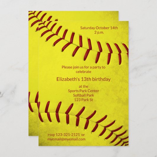 meisjessoftball- verjaardag of teamparty kaart (Voorkant / Achterkant)