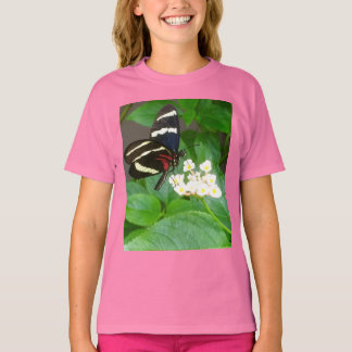Meisjesvlinder op bloemen t-shirt