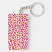 Meiskleurige roze cheetah-gedrukte monogram sleutelhanger (achterkant)