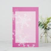 Meisroze en witte sneeuwvlokken voor kerstmis briefpapier (Staand voorkant)