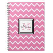 Meisroze naam Monogram Chevron Notitieboek (Voorkant)