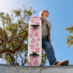 Meisroze roze roze moderne liefde geeft aangepaste persoonlijk skateboard<br><div class="desc">Meisroze roze roodroze liefde Het Skateboard van de Aangepaste Naam kenmerkt uw gepersonaliseerde naam in moderne typografie op een achtergrond van roze en rode liefdesharten. Personaliseer door de tekst in het verstrekte tekstvakje uit te geven. Geef een aangepast geschenk, een gepersonaliseerd skateboard aan je favoriete skateboarder voor Kerstmis, verjaardag of...</div>