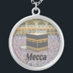 Mekka Saudi-Arabië De heiligste stad van de islam, Zilver Vergulden Ketting<br><div class="desc">De heilige stad KaabaMasjid al-Haram, Sacred Mosque, van de Mekka Saudi-Arabië, is de heiligste stad van de Islam, die de Kaaba omringt (de kubieke structuur die het meest heilige moeras van de islam is). Het wordt gevuld met moslims, omdat ze de enige zijn die erin mogen zitten, terwijl ze hun...</div>