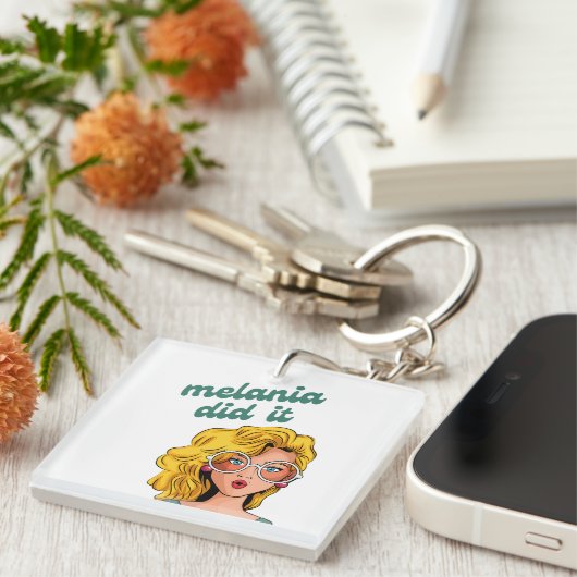 Melania deed het Sleutelhanger (Voorkant Rechts)