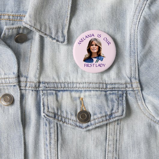 Melania is onze eerste vrouw ronde button 5,7 cm (In situ)