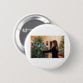 Melania Trump decorteert kerstboom Ronde Button 5,7 Cm (Voorkant /achterkant)