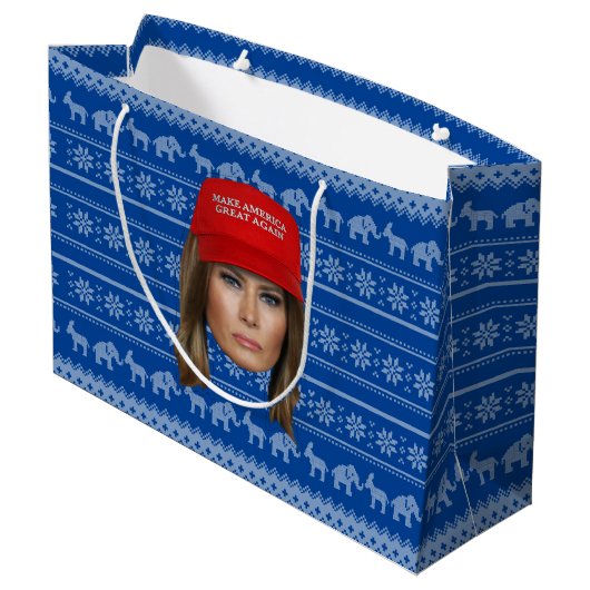 Melania Trump MAGA Kerstmis Groot Cadeauzakje (Achterkant Gekanteld)