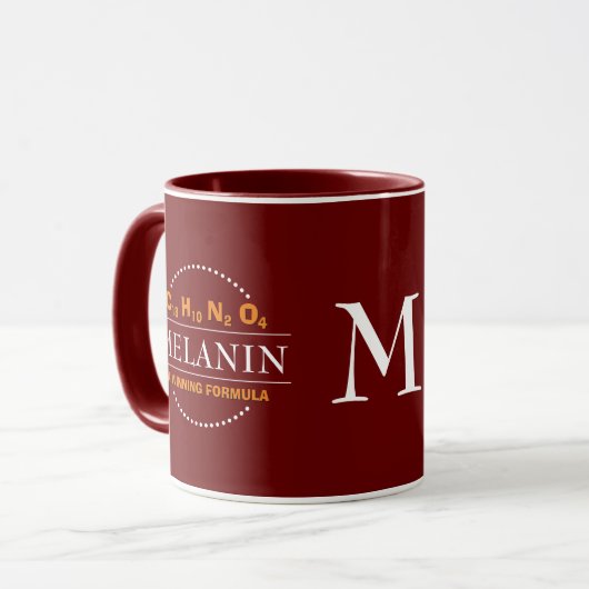 MELANIN Winning Formula Burgundy Monogram Mok (Voorkant links)