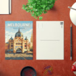 Melbourne Australië Reizen Kunst Vintage Briefkaart<br><div class="desc">Melbourne retro vector reisontwerp. Melbourne is de hoofdstad van de Australische deelstaat Victoria. In het centrum van de stad ligt het moderne Federation Square,  met pleinen,  bars en restaurants aan de rivier de Yarra.</div>